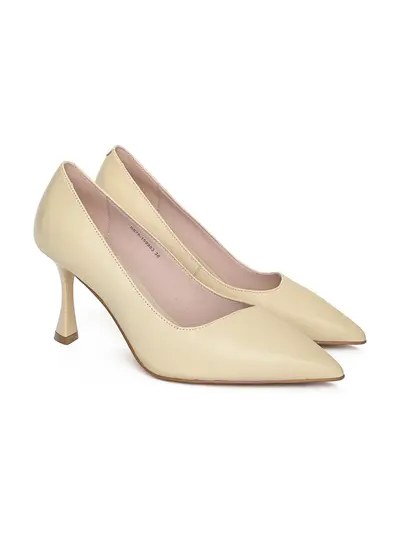 Лодочки молочного цвета на высоком каблуке